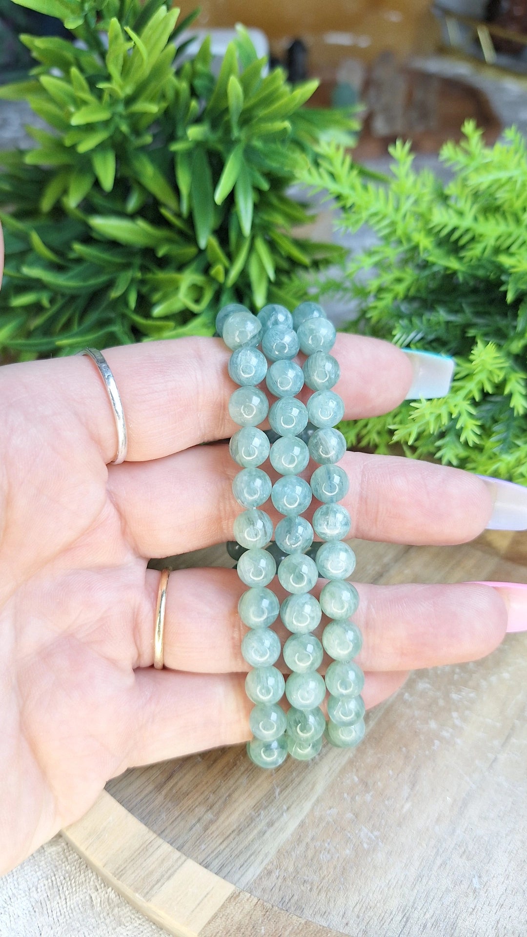 Green kyanite