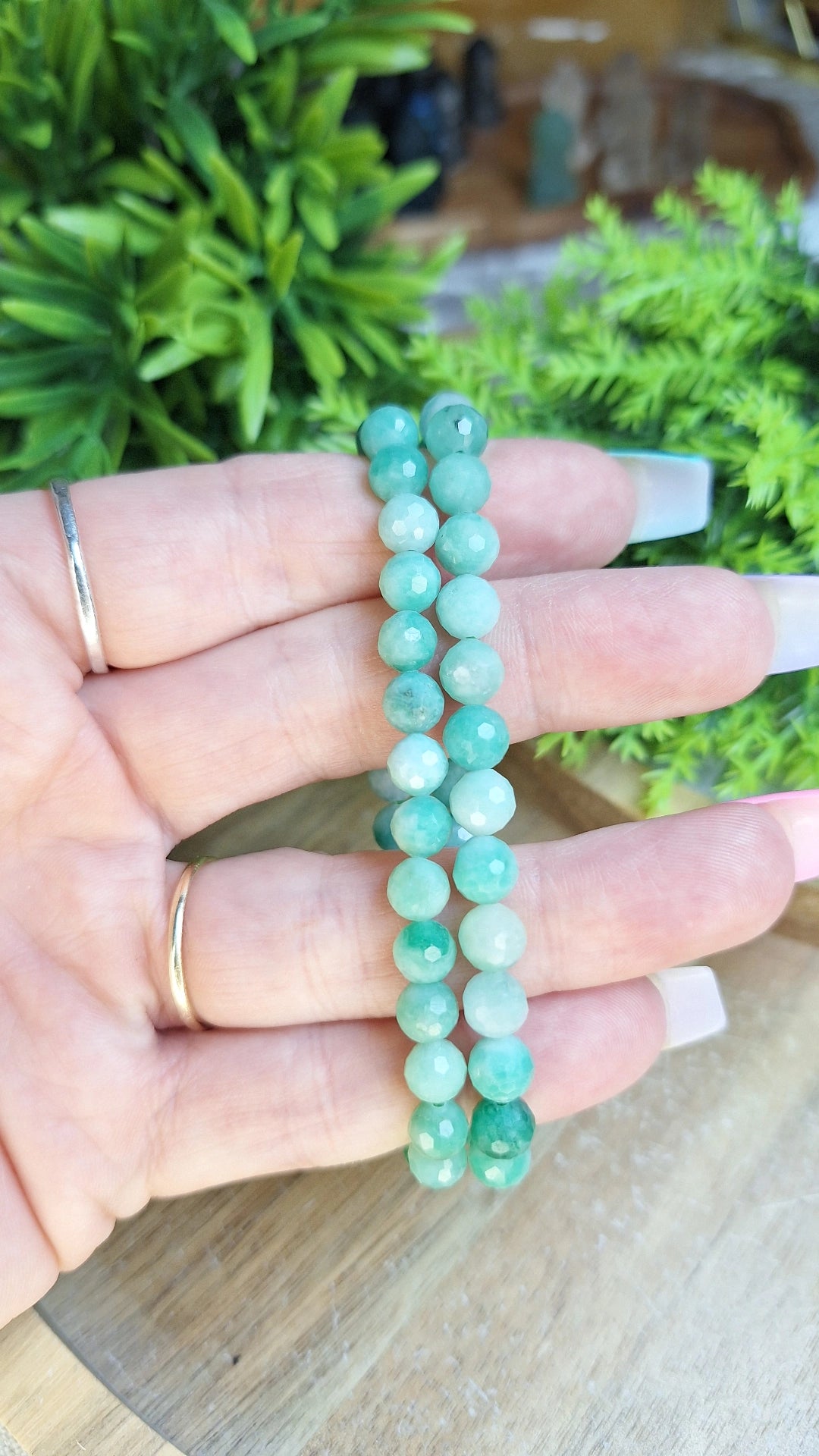 Emerald faceted bracelet