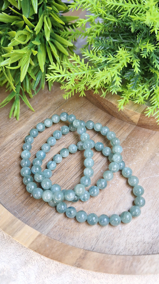 Green kyanite