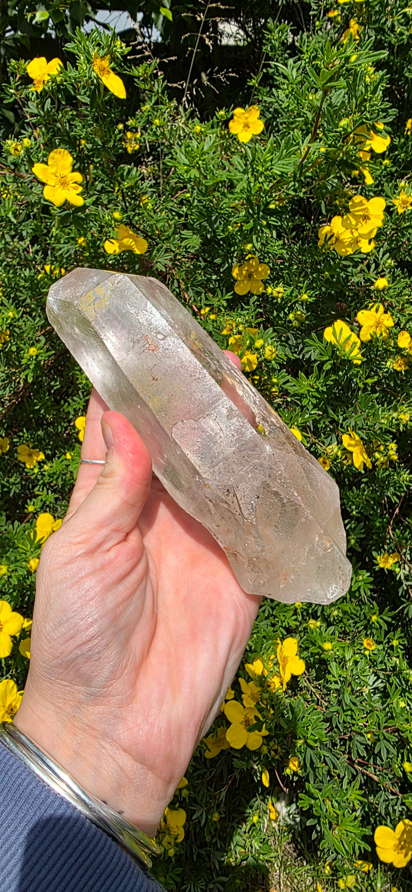 Large quartz raw point